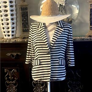 MONTEAU BLACK & WHITE STRIPPED JACKET